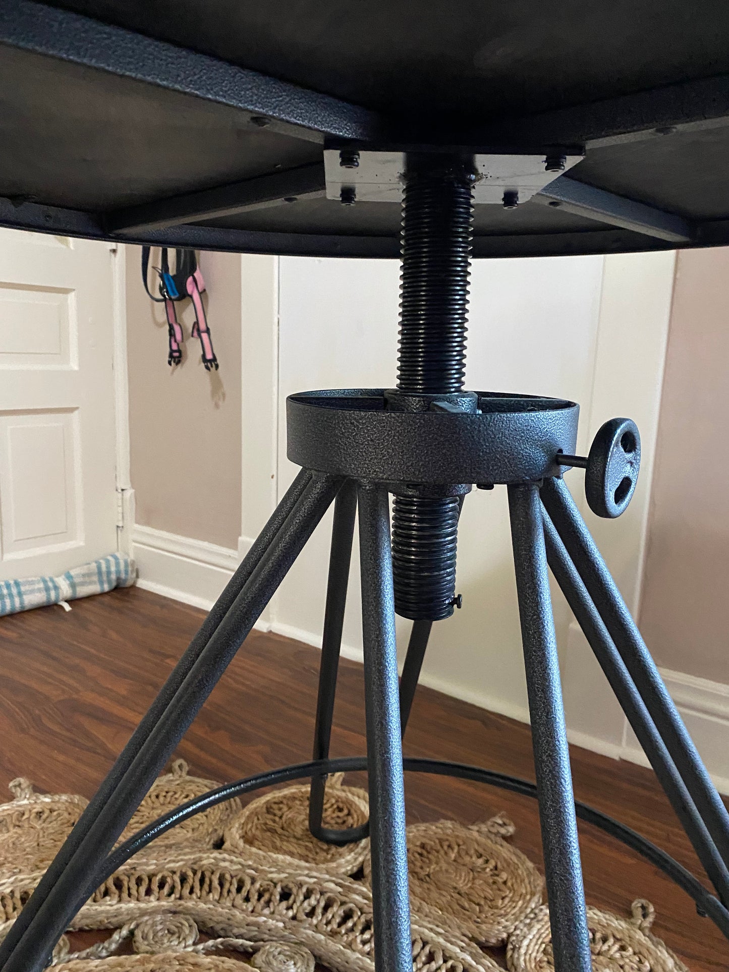 U.NIQUE DROPS™: Tianjin Winners Furniture Co. Ltd. Industrial Adjustable Pub Table & 4-Stool Set.