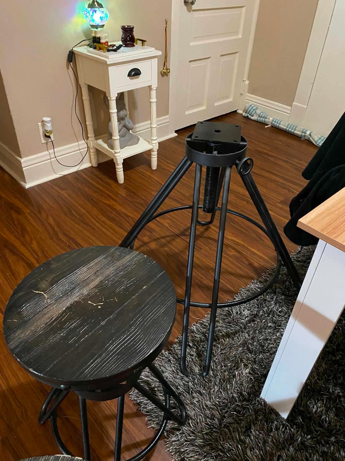 U.NIQUE DROPS™: Tianjin Winners Furniture Co. Ltd. Industrial Adjustable Pub Table & 4-Stool Set.