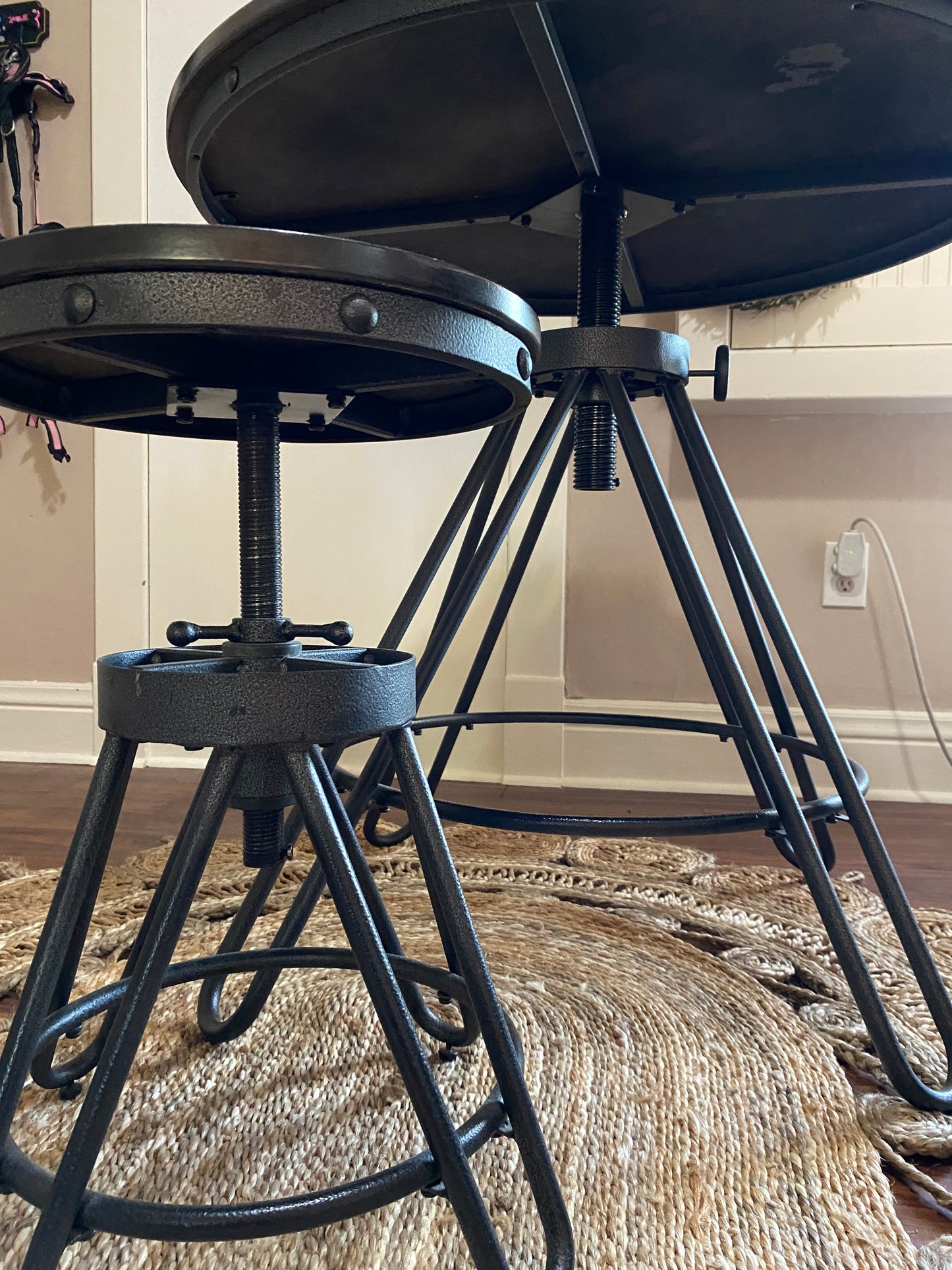 U.NIQUE DROPS™: Tianjin Winners Furniture Co. Ltd. Industrial Adjustable Pub Table & 4-Stool Set.