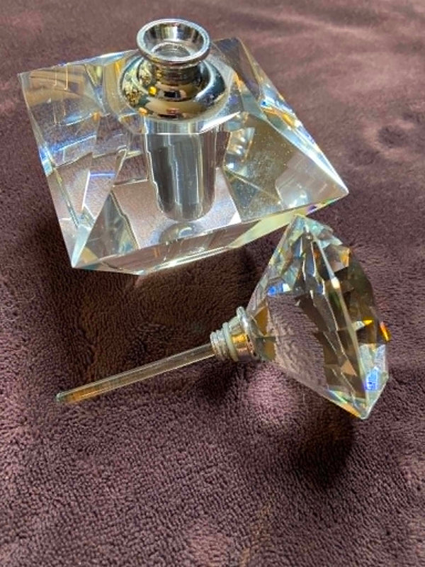 U.NIQUE DROPS™: Vintage Cut Crystal Perfume Bottle. Includes Stopper. Elegant Vanity Décor. Luxe & Heavy. 23 oz.