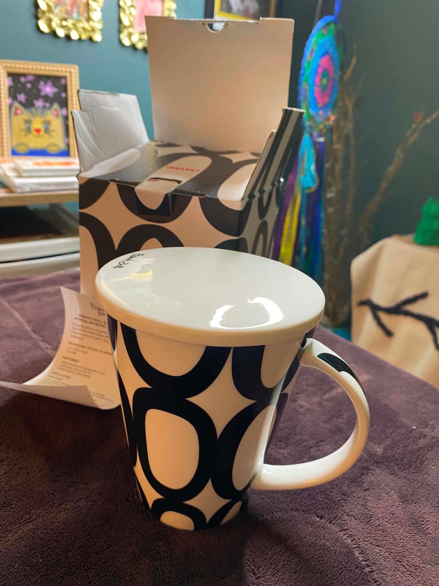 U.NIQUE DROPS™: French Bull. 16 oz. Porcelain. Coffee Mug with Lid. Original Gift Box Included. Like New.