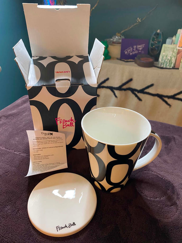 U.NIQUE DROPS™: French Bull. 16 oz. Porcelain. Coffee Mug with Lid. Original Gift Box Included. Like New.
