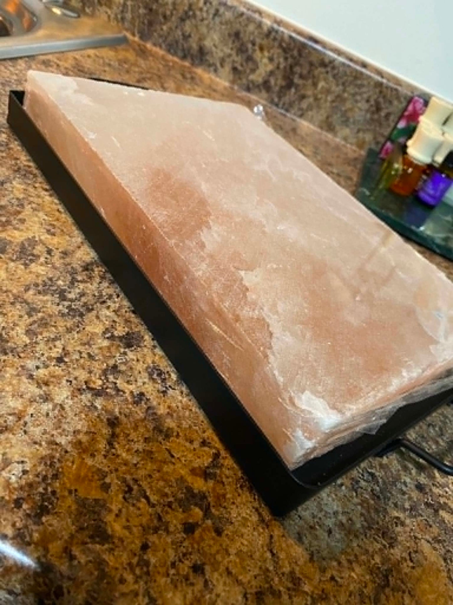 U.NIQUE DROPS™: Himalayan Salt Rock Block. 8"x12". Includes Black Iron Carry Serving Tray. Culinary Grill Tool. Brand-New. Factory-Sealed.