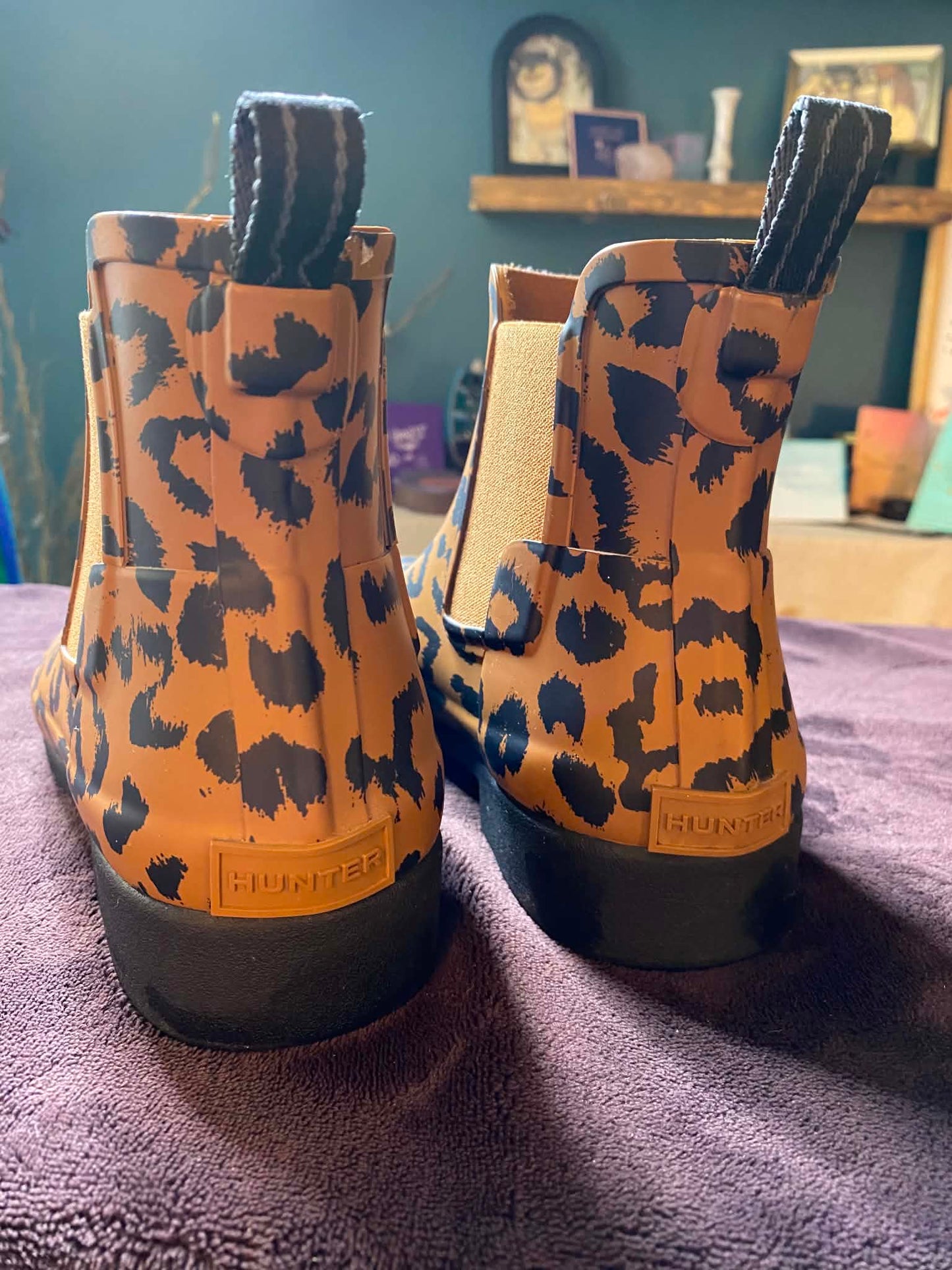 U.NIQUE DROPS™: Hunter Women's Original Chelsea Waterproof Rain Boots. Leopard/Cheetah Print. Size 8.