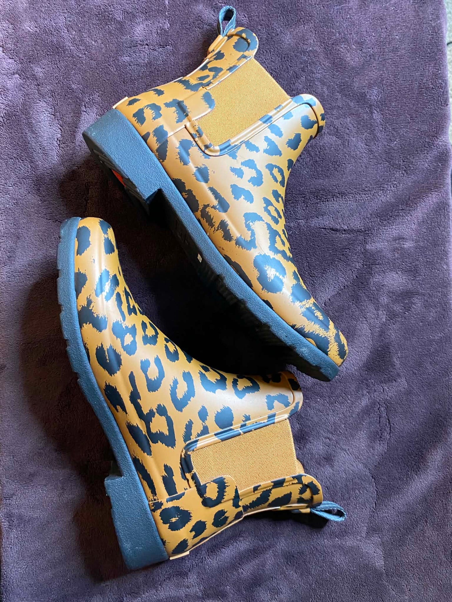 U.NIQUE DROPS™: Hunter Women's Original Chelsea Waterproof Rain Boots. Leopard/Cheetah Print. Size 8.