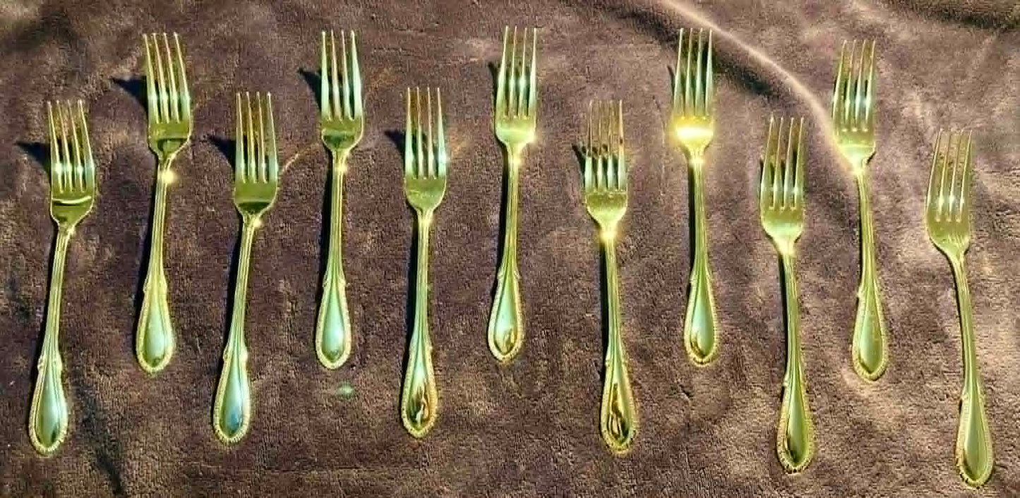 U.NIQUE DROPS™: Farberware Antique Gold Flatware (63-Piece Set).